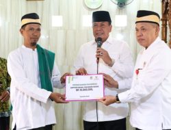 Bupati Tangerang Laksanakan Jumat Keliling dan Serahkan Bantuan di Masjid Jami Nurul Amal Panongan
