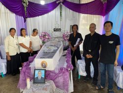 Mewakili Gembala dan Jemaat GPdI Abraham Pdt. Ricky Parawangsa Bersama Pdt. Fince Pogutu dan Tim Melayat ke Rumah Duka di Pakuweru