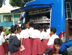 DISARPUS Sikka Kunjungi Sejumlah Sekolah di Daerah Pedalaman Perkuat Budaya Literasi Pelajar
