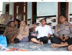 Tinjau Rumah Roboh di Kresek, Bupati Tangerang Instruksikan Kecamatan dan OPD Terkait Untuk Segera Bangun Kembali