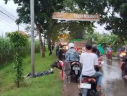 Sebuah motor menabrak tiang listri di Desa Klampis Kecamatan Jatibarang