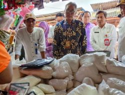 Sekda Bersama Bapanas Monitoring Stok dan Harga Komoditi Pokok di Pasar Kronjo