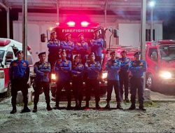 RESPON CEPAT PEMADAM KEBAKARAN KABUPATEN WAKATOBI, HP KEADAAN DI CAS OLEH PEMILIK DI DUGA JADI PEMICU KEBAKARAN KOST