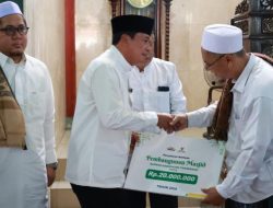 Bupati Tangerang Jumling di Masjid Al Marwah Teluknaga