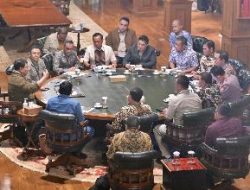 Rapat Terbatas di Hambalang Presiden Membahas Aspirasi Prkerja hingga Peran Kampus Bangun Daerah